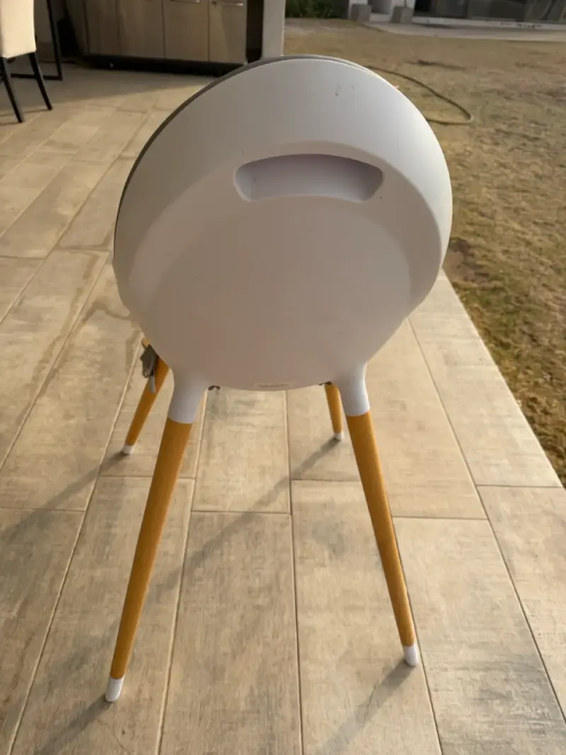 Silla infantil moderna blanca y madera - 2