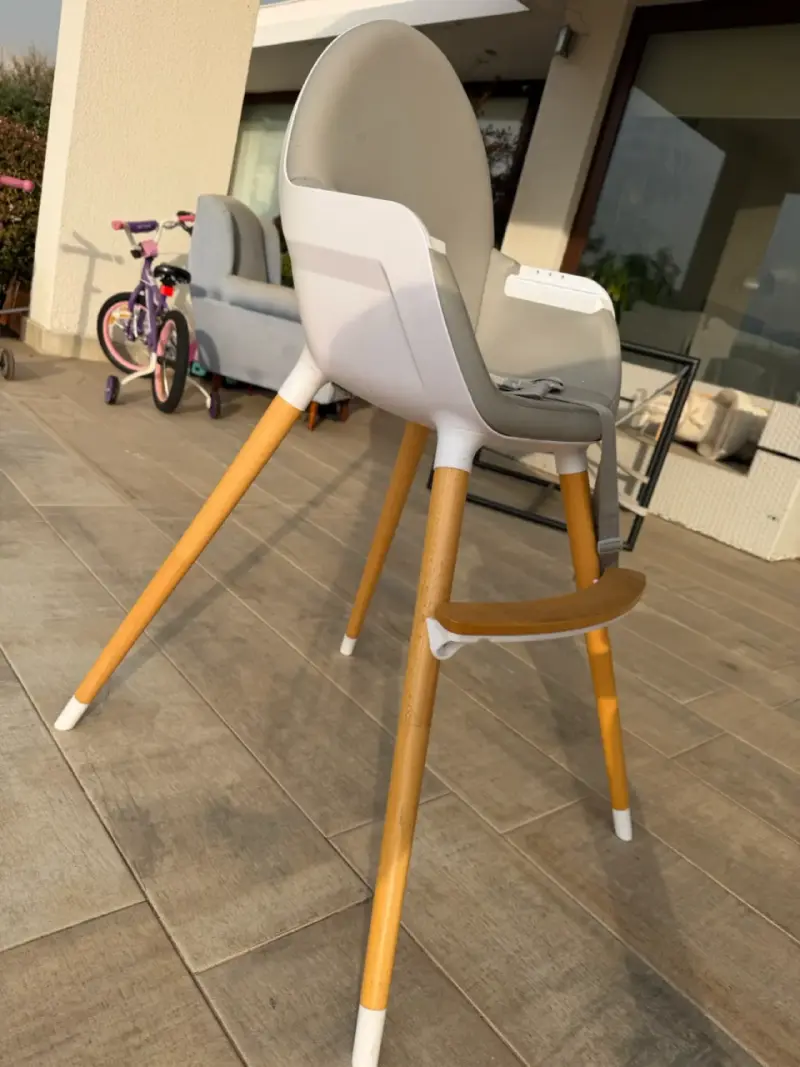 Silla infantil moderna blanca y madera - 3