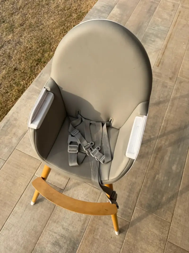 Silla infantil moderna blanca y madera - 5