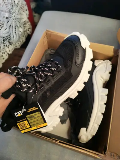 Zapatillas CAT negras para trekking - miniatura 1