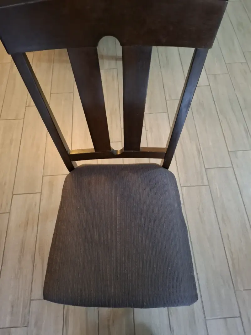 Silla de madera color chocolate. - 4