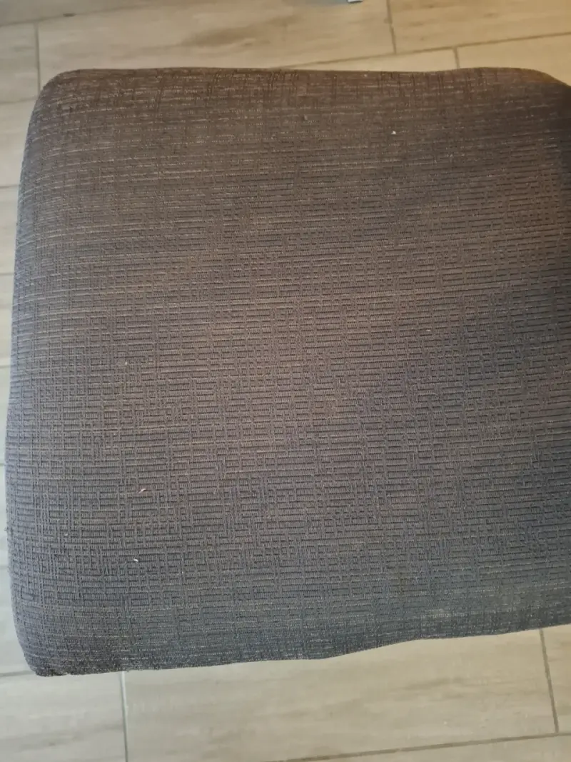 Silla de madera color chocolate. - 5