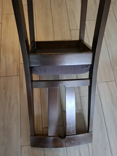 Silla de madera color chocolate. - miniatura 6