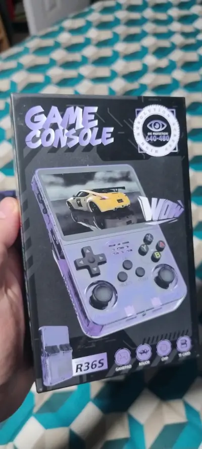 Consola de juegos portátil R36S - miniatura 1