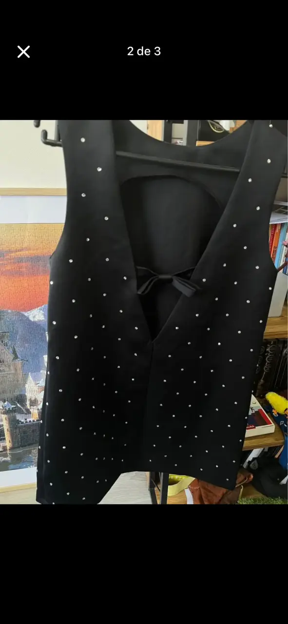 Vestido negro con detalles de puntos - 2