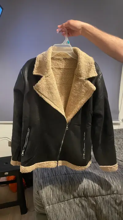 Chaqueta de cuero sintético con forro de lana - miniatura 1