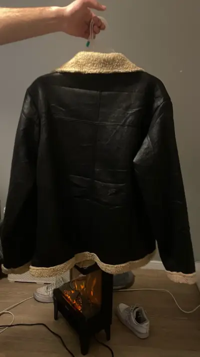 Chaqueta de cuero sintético con forro de lana - miniatura 2