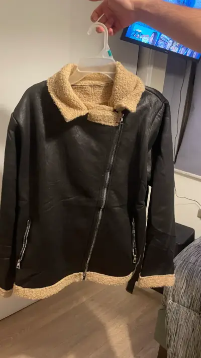 Chaqueta de cuero sintético con forro de lana - miniatura 4