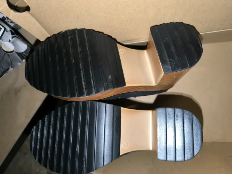 Zapatos de tacón alto negros de cuero - 1