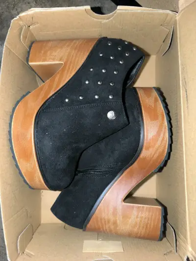 Zapatos de tacón alto negros de cuero - miniatura 3