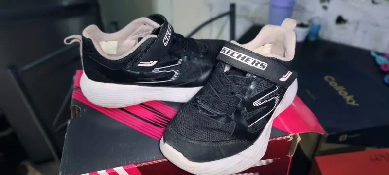 Zapatillas Skechers negras para niños