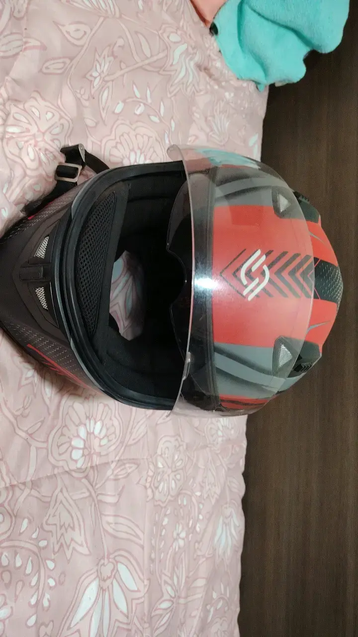 Casco de moto Shark rojo y negro - 2