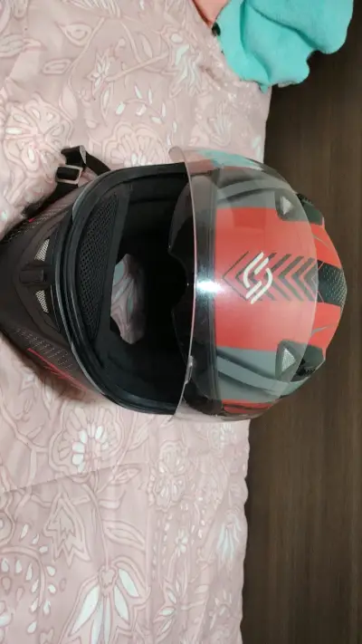 Casco de moto Shark rojo y negro - miniatura 2