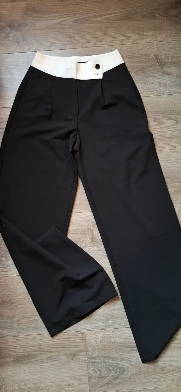 Pantalones de vestir negros con cintura blanca - 1