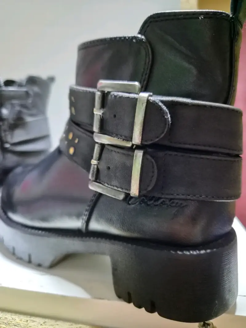 Botines negros de cuero con tachas - 4