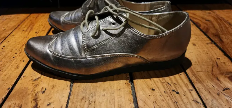 Zapatos plateados de cuero estilo oxford - 2