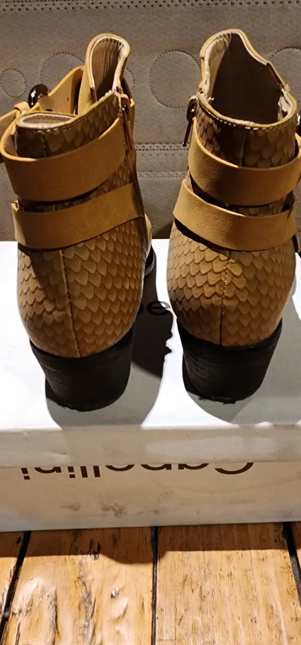 Botines de cuero camel con hebilla - 4