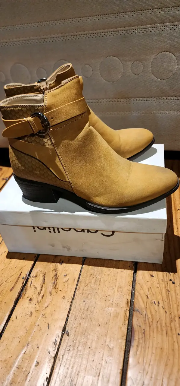 Botines de cuero camel con hebilla - 5