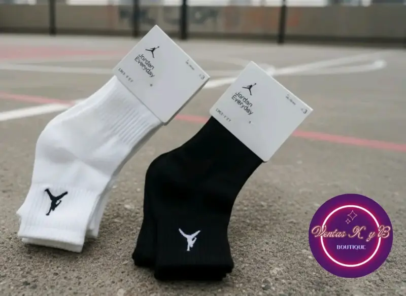 Conjunto deportivo Nike negro con guantes y calcetines - 2