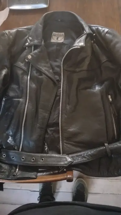 Chaqueta de cuero negra con cierre - miniatura 2