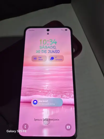 Samsung Galaxy S25 FE en buen estado - miniatura 1