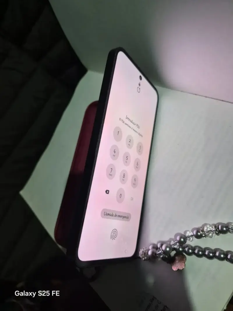 Samsung Galaxy S25 FE en buen estado - 2