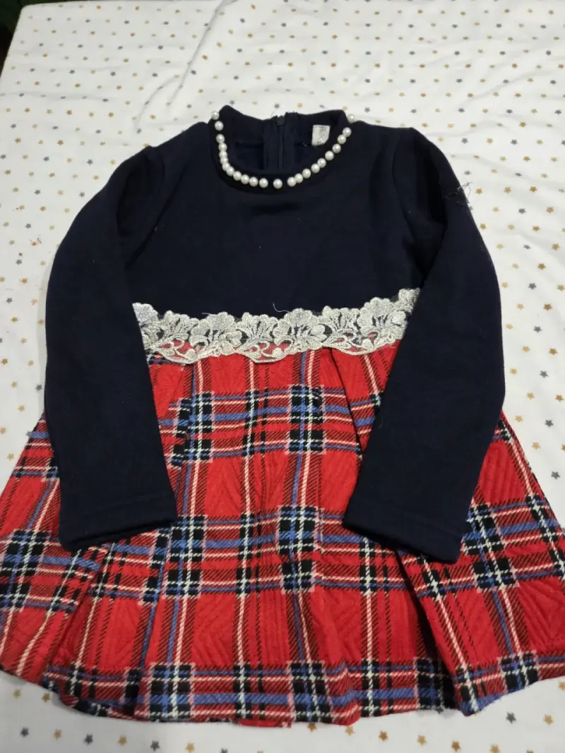 Vestido infantil escocés con perlas