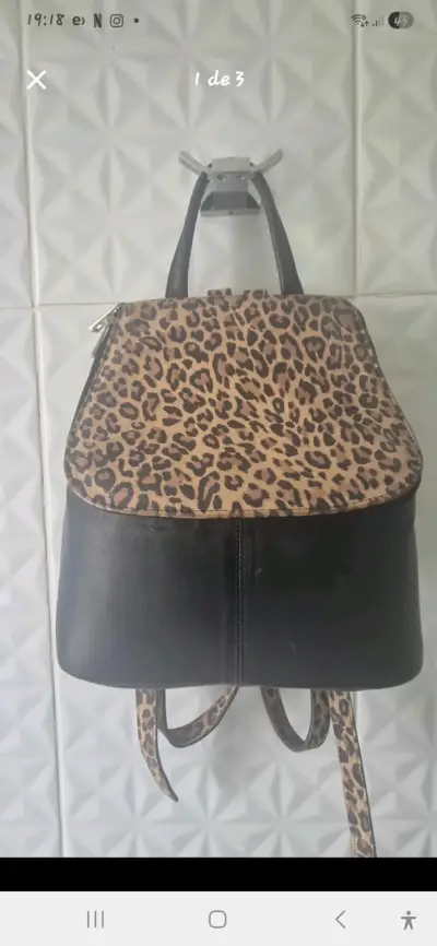 Mochila de cuero negra con correas estampado - miniatura 2