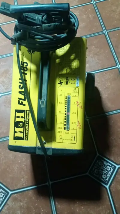 Soldadora M&H Flash 185 Turbo amarilla - miniatura 2