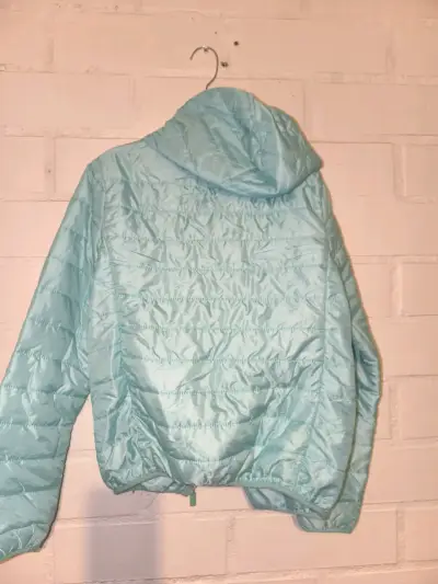 Chaqueta acolchada celeste con capucha - miniatura 1