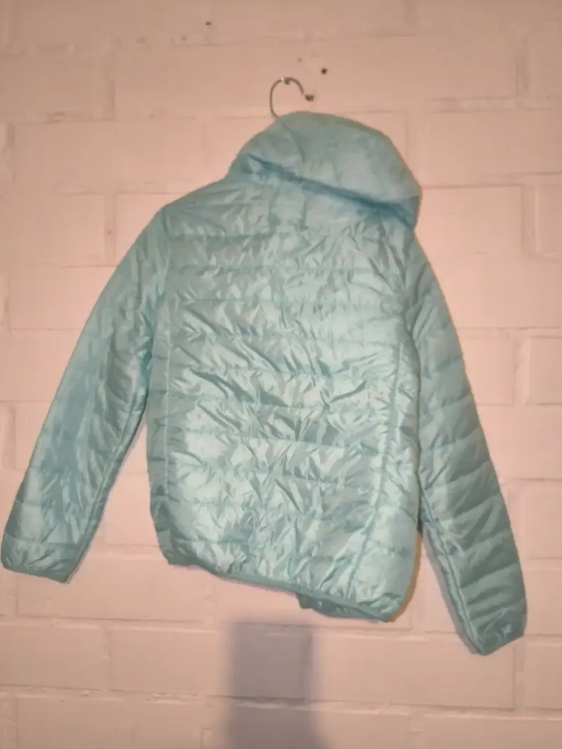 Chaqueta acolchada celeste con capucha - 3