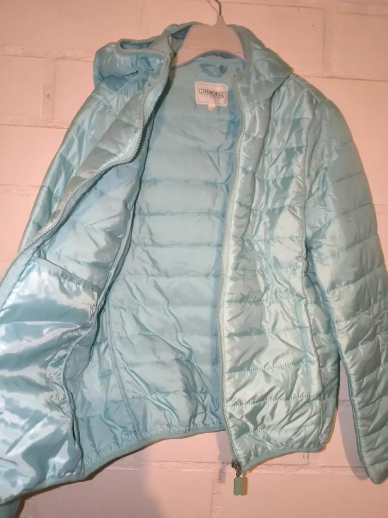 Chaqueta acolchada celeste con capucha - 4