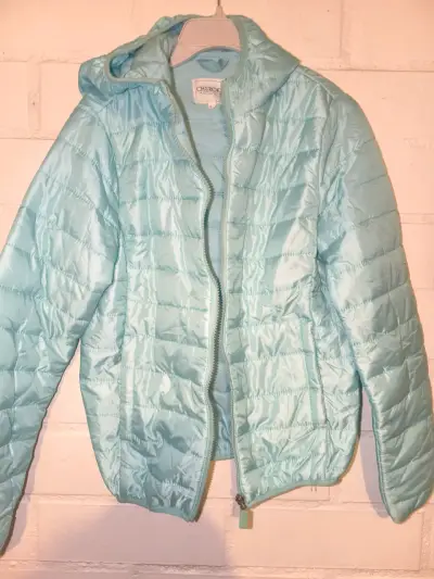 Chaqueta acolchada celeste con capucha - miniatura 5