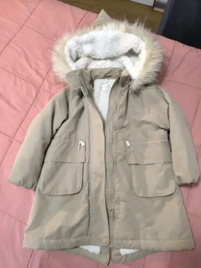 Parka beige con capucha de piel sintética - miniatura 1