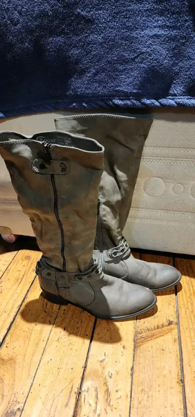Botas de cuero gris con hebillas - miniatura 1