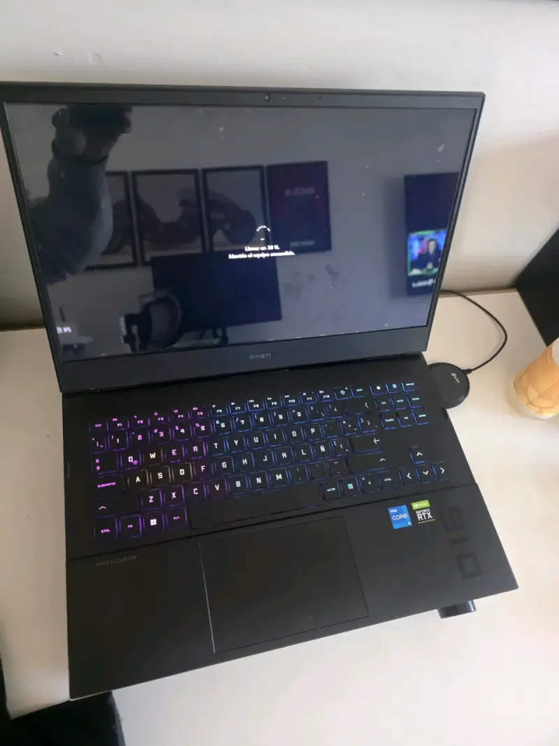 Laptop HP Omen con teclado retroiluminado - 3