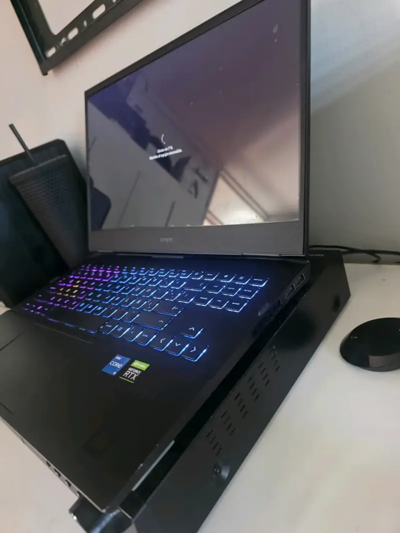 Laptop HP Omen con teclado retroiluminado - 4