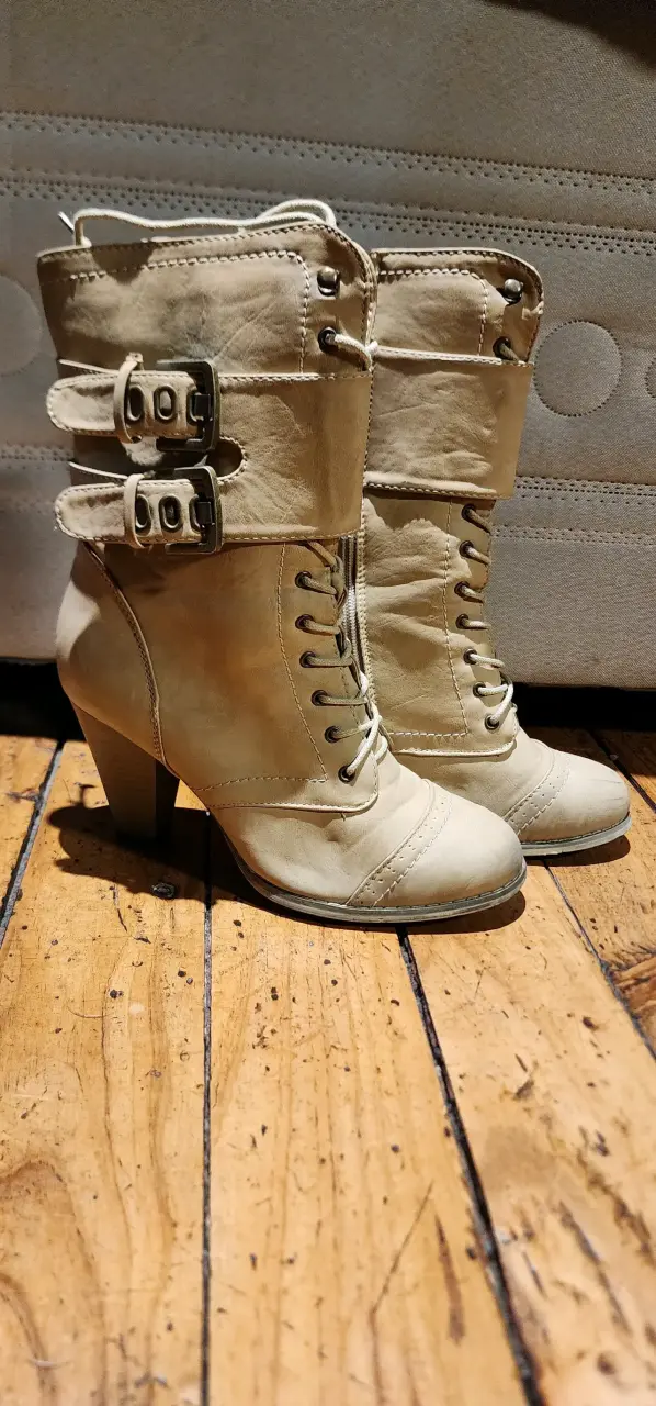 Botines de cuero beige con hebillas - 2