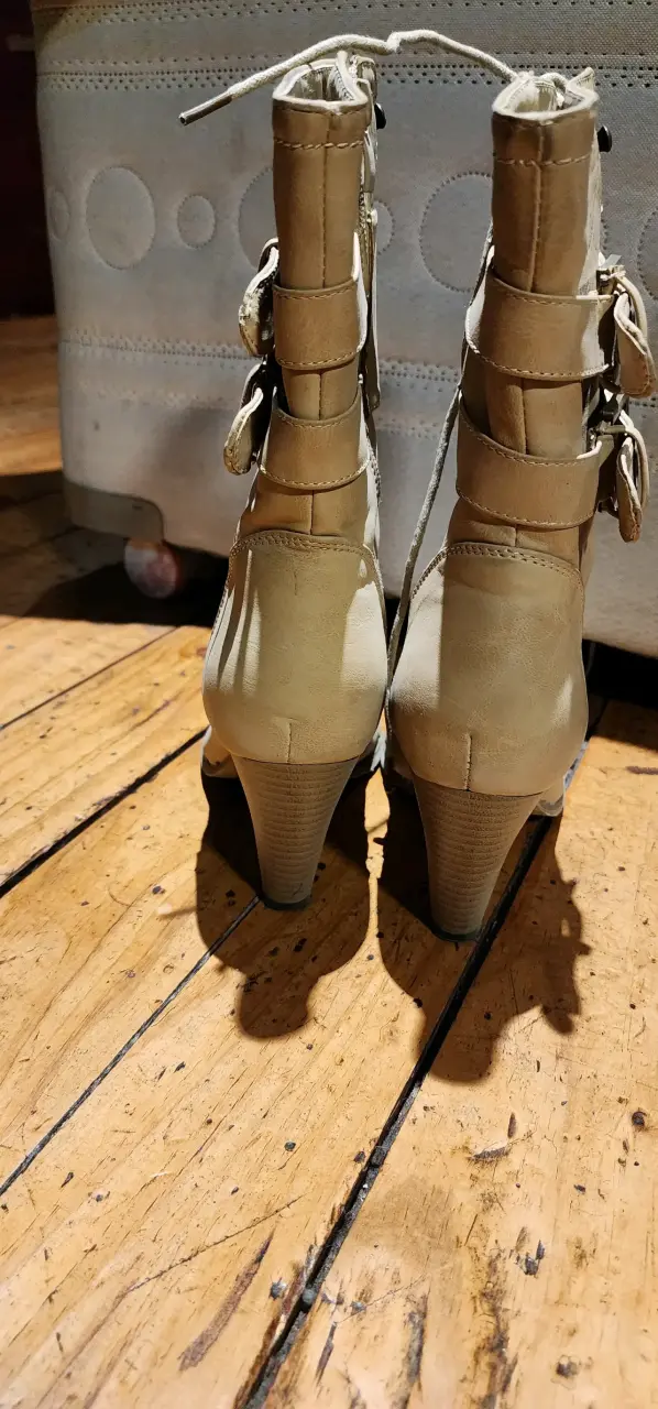Botines de cuero beige con hebillas - 3