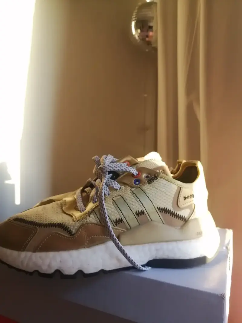 Zapatillas deportivas beige con suela gruesa - 1