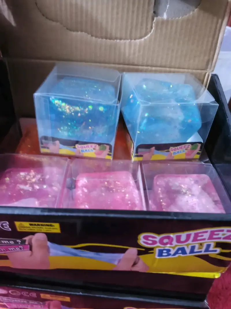 Pelota antiestrés con brillo azul y rosa - 1