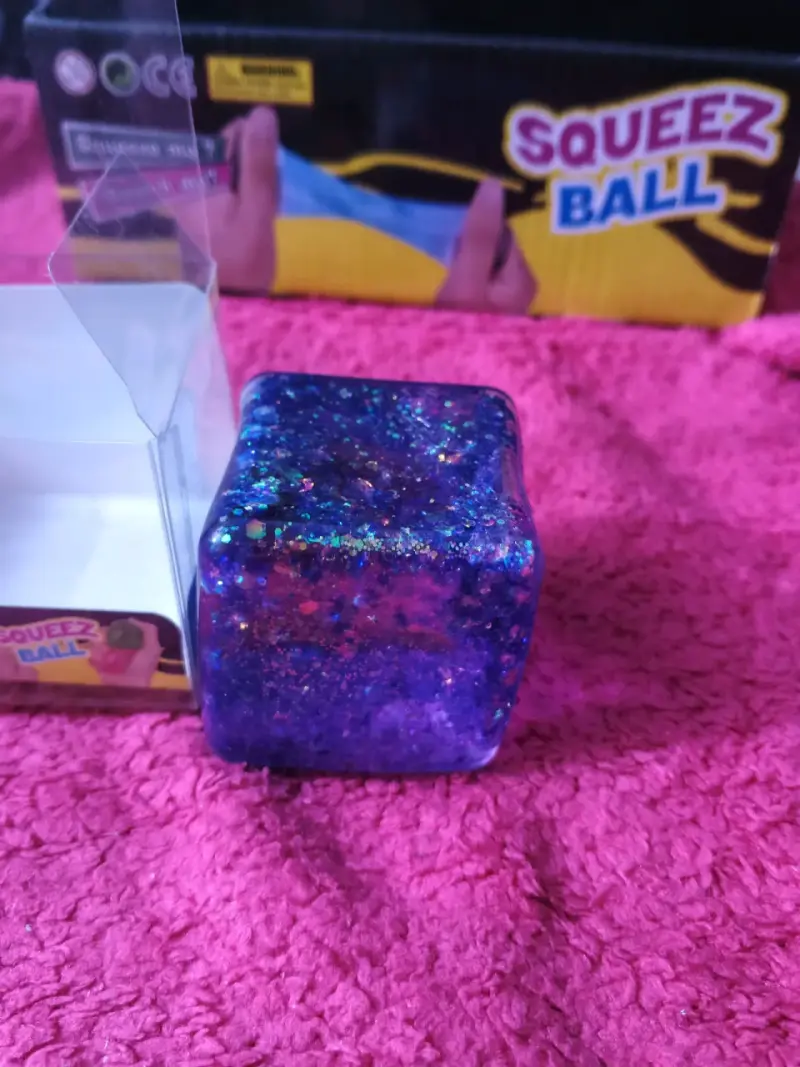 Pelota antiestrés con brillo azul y rosa - 2