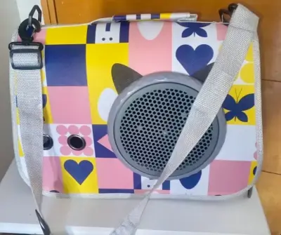 Transportadora de mascotas con diseño colorido - miniatura 1