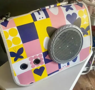 Transportadora de mascotas con diseño colorido - miniatura 3