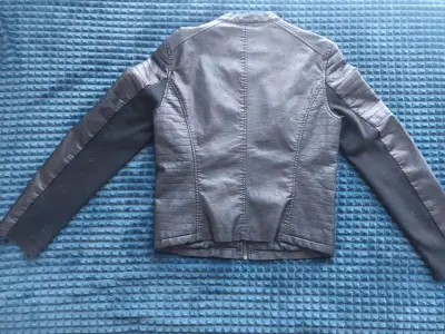 Chaqueta de cuero negra estilo biker - miniatura 2