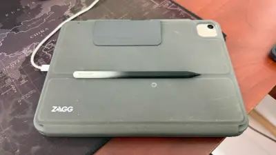 iPad Air M2 (1 año de uso) + funda y teclado - miniatura 1