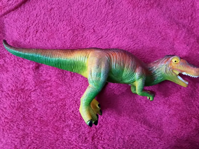 Juguete dinosaurio de goma verde - 4