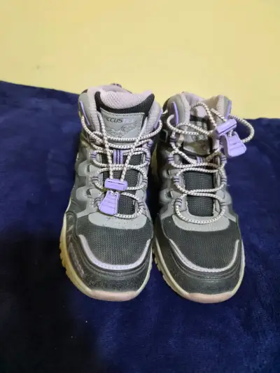 Botas de trekking gris y lila para mujer - miniatura 1