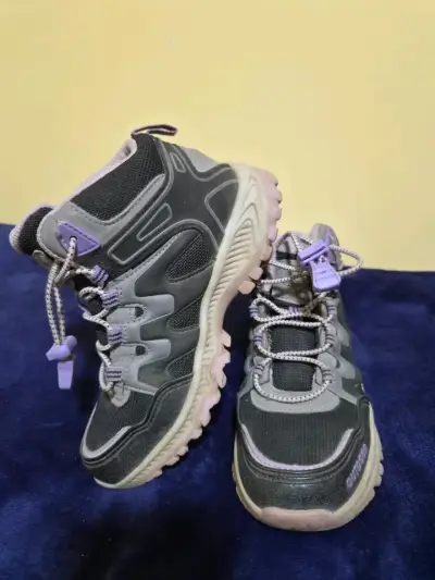 Botas de trekking gris y lila para mujer - miniatura 2