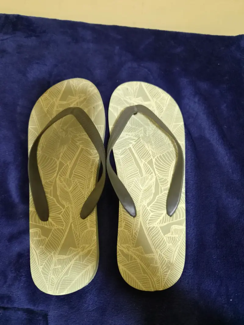 Sandalias hawaianas con diseño de hojas - 1